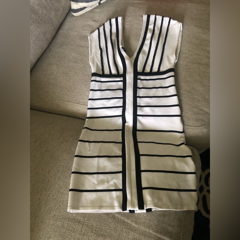 Dress - Picture 4 of 7
